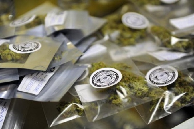 7 Cans Wedding Favors That Are Perfect For Your Weed 6 Bo Of Customized Matches