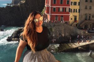 how to become a travel writer feature image